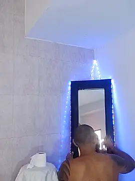 Snapshot of Lucius40 chatting on 02/15/26, 07:43 Lucius40 online show from 02/15/26, 07:43