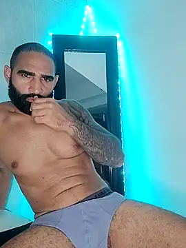 Snapshot of Lucius40 chatting on 02/24/26, 04:21 Lucius40 online show from 02/24/26, 04:21