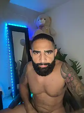 Snapshot of Lucius40 chatting on 04/13/26, 11:21 Lucius40 online show from 04/13/26, 11:21