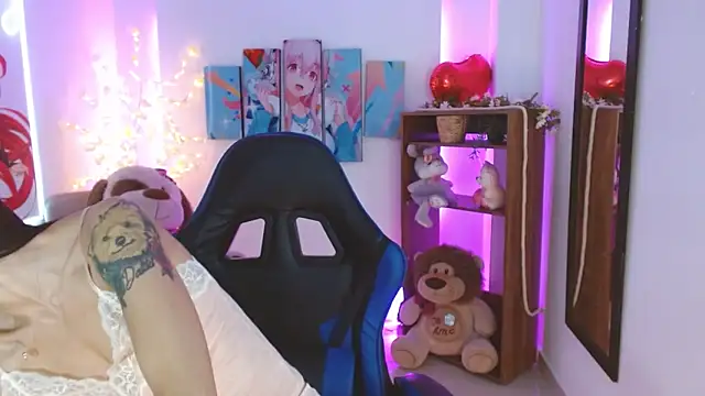 Snapshot of FIORELLA_L chatting on 04/11/26, 12:09 FIORELLA L online show from 04/11/26, 12:09