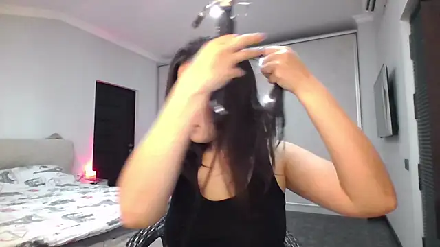 Snapshot of EllieSoft chatting on 04/14/26, 07:36 EllieSoft online show from 04/14/26, 07:36