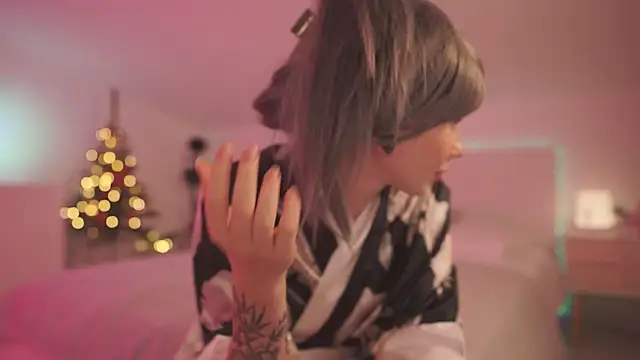 Sarah Pink online show from 12/19/24, 05:18