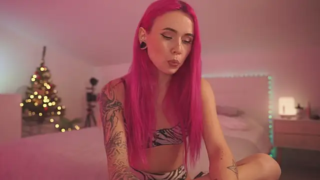 Sarah Pink online show from 12/29/24, 05:12