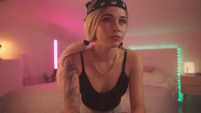 Sarah Pink online show from 01/26/25, 05:23