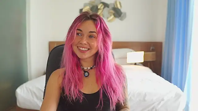 Sarah Pink online show from 12/19/25, 01:34