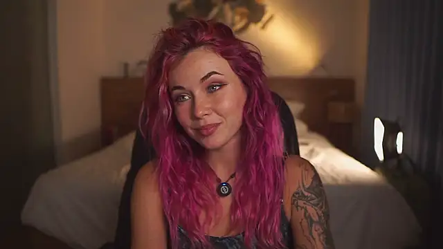 Snapshot of Sarah_Pink chatting on 03/12/26, 02:12 Sarah Pink online show from 03/12/26, 02:12