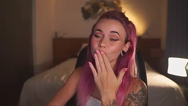 Snapshot of Sarah_Pink chatting on 04/09/26, 02:11 Sarah Pink online show from 04/09/26, 02:11