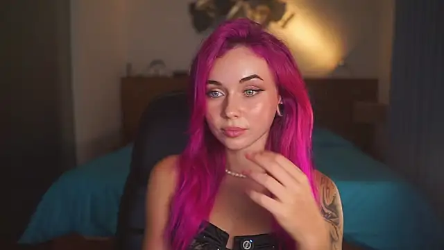 Snapshot of Sarah_Pink chatting on 04/12/26, 02:11 Sarah Pink online show from 04/12/26, 02:11