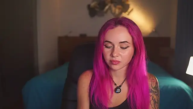 Snapshot of Sarah_Pink chatting on 04/15/26, 02:46 Sarah Pink online show from 04/15/26, 02:46