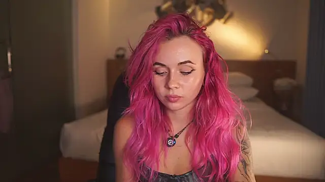 Snapshot of Sarah_Pink chatting on 05/01/26, 02:32 Sarah Pink online show from 05/01/26, 02:32