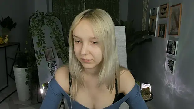 Snapshot of MaoqiBeverly chatting on 04/23/26, 04:57 MaoqiBeverly online show from 04/23/26, 04:57