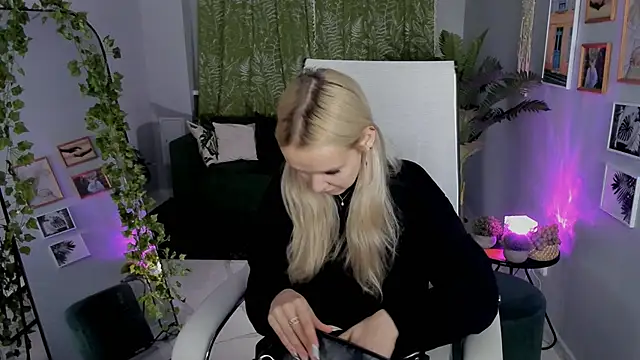 Snapshot of MaoqiBeverly chatting on 05/09/26, 01:27 MaoqiBeverly online show from 05/09/26, 01:27