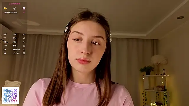 Snapshot of LeanneDinkle chatting on 02/24/26, 04:43 LeanneDinkle online show from 02/24/26, 04:43