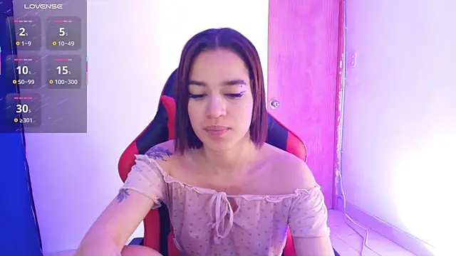 Snapshot of Zoe-Walzer chatting on 04/20/26, 07:37 Zoe-Walzer online show from 04/20/26, 07:37