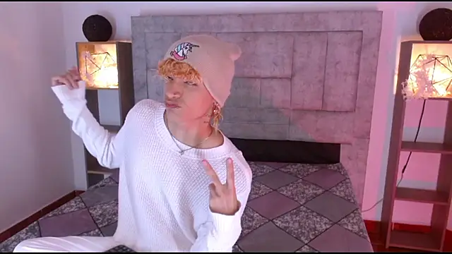 lucke collins22 online show from 02/03/26, 06:11