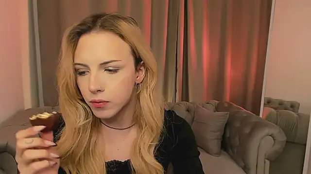 Snapshot of Tiffany__King chatting on 04/09/26, 05:40 Tiffany King online show from 04/09/26, 05:40