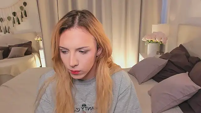 Snapshot of Tiffany__King chatting on 04/14/26, 05:46 Tiffany King online show from 04/14/26, 05:46