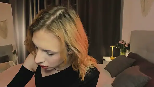 Snapshot of Tiffany__King chatting on 04/16/26, 05:41 Tiffany King online show from 04/16/26, 05:41