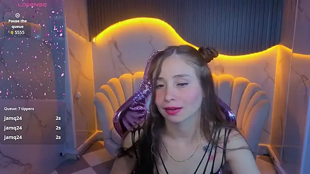 Snapshot of Ariana18_b chatting on 07/01/26, 01:13 Ariana18 b online show from 07/01/26, 01:13