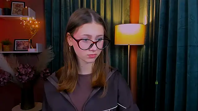 arianaa cat online show from 04/28/26, 06:35