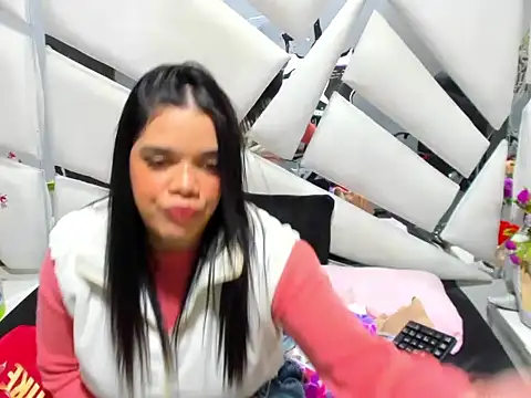 Snapshot of _EmilySquirt chatting on 02/13/26, 01:29 EmilySquirt online show from 02/13/26, 01:29