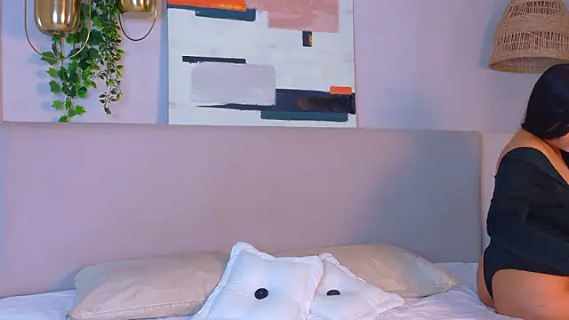 Snapshot of VioletBloomm chatting on 02/03/26, 11:59 VioletBloomm online show from 02/03/26, 11:59