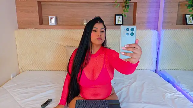 Snapshot of VioletBloomm chatting on 02/21/26, 11:44 VioletBloomm online show from 02/21/26, 11:44