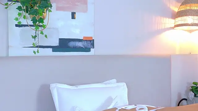 VioletBloomm online show from 04/14/26, 03:12