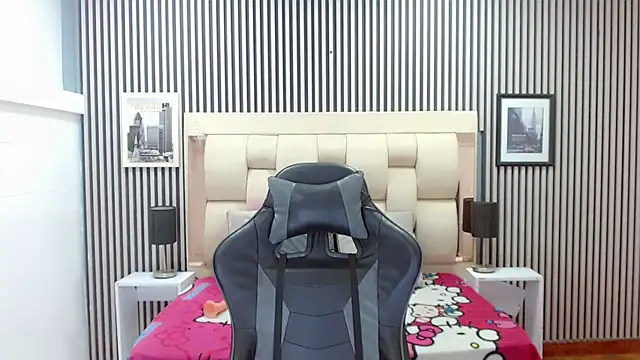 Snapshot of Sophia_Valentina chatting on 02/25/26, 12:48 Sophia Valentina online show from 02/25/26, 12:48