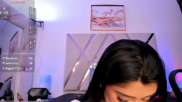 Lucia velez online show from 02/15/26, 07:51