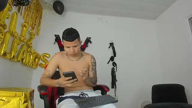 Snapshot of Steven_and_Camilo18 chatting on 02/04/26, 11:49 Steven and Camilo18 online show from 02/04/26, 11:49