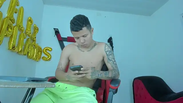 Snapshot of Steven_and_Camilo18 chatting on 02/11/26, 11:59 Steven and Camilo18 online show from 02/11/26, 11:59