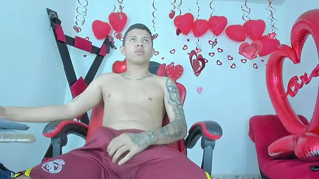 Snapshot of Steven_and_Camilo18 chatting on 02/17/26, 11:40 Steven and Camilo18 online show from 02/17/26, 11:40