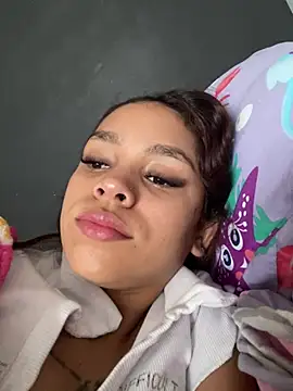 CarolineFyre online show from 04/17/26, 12:08