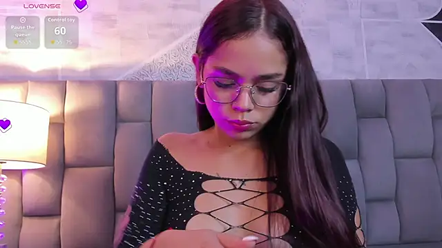 CarolineFyre online show from 05/11/26, 04:04