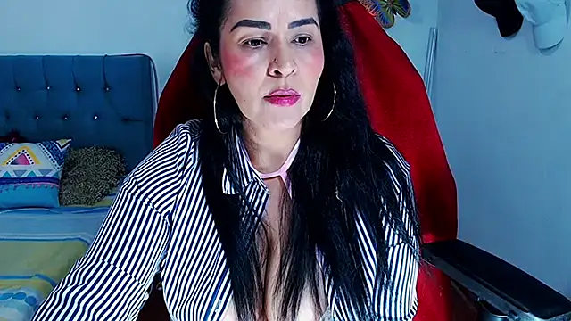 Snapshot of hotsweet-69 chatting on 04/18/26, 05:11 hotsweet-69 online show from 04/18/26, 05:11