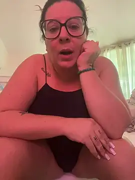 Snapshot of JasmineGlow7 chatting on 02/20/26, 11:43 JasmineGlow7 online show from 02/20/26, 11:43