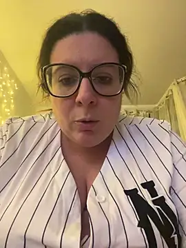 Snapshot of JasmineGlow7 chatting on 03/29/26, 10:21 JasmineGlow7 online show from 03/29/26, 10:21