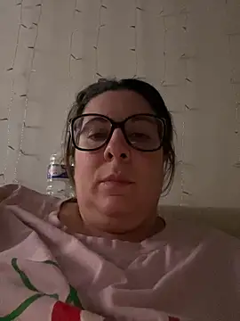 Snapshot of JasmineGlow7 chatting on 04/10/26, 11:20 JasmineGlow7 online show from 04/10/26, 11:20