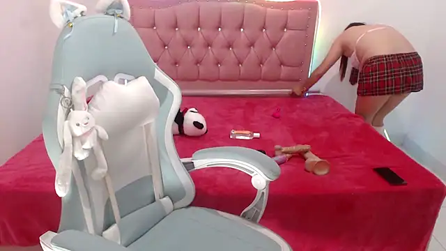 Snapshot of snowhot-69 chatting on 03/21/26, 12:37 snowhot-69 online show from 03/21/26, 12:37