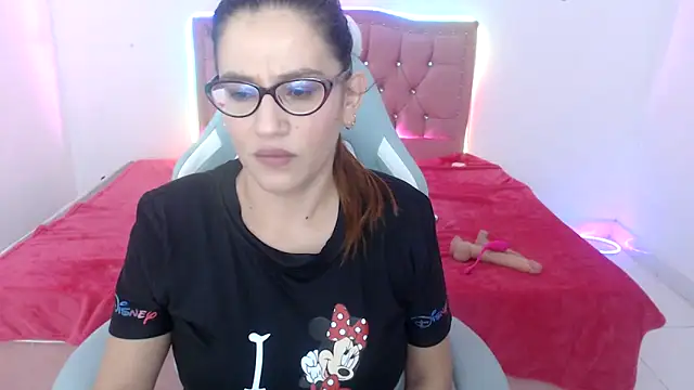 Snapshot of snowhot-69 chatting on 04/15/26, 08:32 snowhot-69 online show from 04/15/26, 08:32