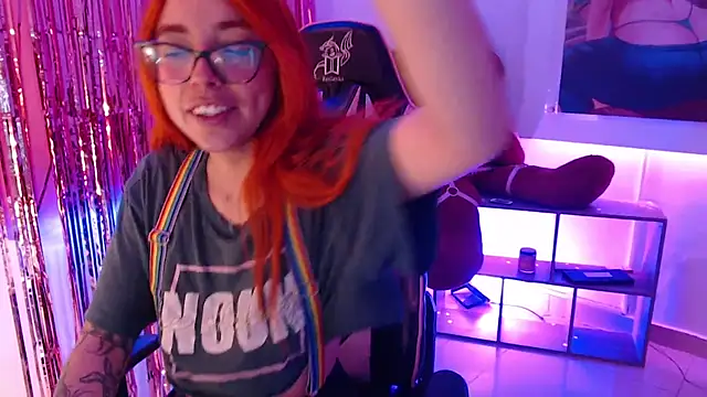 Snapshot of mere_in_redd chatting on 04/17/26, 11:35 mere in redd online show from 04/17/26, 11:35