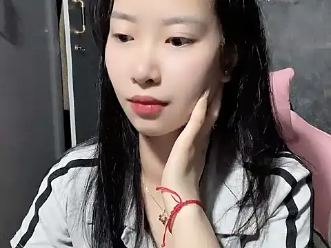 Snapshot of Linne6789 chatting on 03/05/26, 07:43 Linne6789 online show from 03/05/26, 07:43