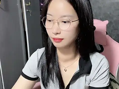 Snapshot of Linne6789 chatting on 03/12/26, 01:56 Linne6789 online show from 03/12/26, 01:56