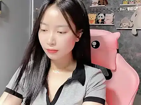 Snapshot of Linne6789 chatting on 04/04/26, 04:11 Linne6789 online show from 04/04/26, 04:11