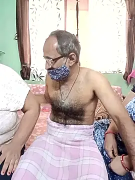 Snapshot of HoneyHush chatting on 03/18/26, 10:40 HoneyHush online show from 03/18/26, 10:40