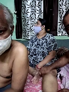 Snapshot of HoneyHush chatting on 03/29/26, 05:24 HoneyHush online show from 03/29/26, 05:24