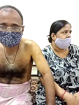 Snapshot of HoneyHush chatting on 04/04/26, 10:35 HoneyHush online show from 04/04/26, 10:35