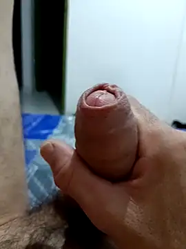 Snapshot of elvergon8721 chatting on 03/10/26, 05:34 elvergon8721 online show from 03/10/26, 05:34