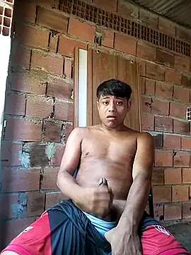 Snapshot of Leoh28 chatting on 03/23/26, 05:39 Leoh28 online show from 03/23/26, 05:39